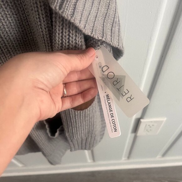 NWT Retrod Gray Long Sleeve Elbow Patch Cowl Neck Poncho Size S - Picture 3 of 4